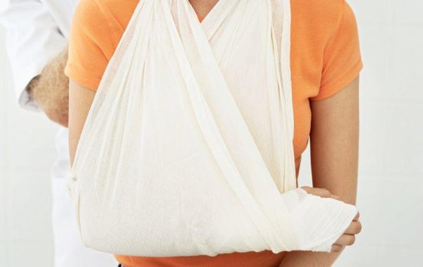 COMMON USES OF A TRIANGULAR BANDAGE - Various signs at JOMEX MEDICAL SUPPLIES